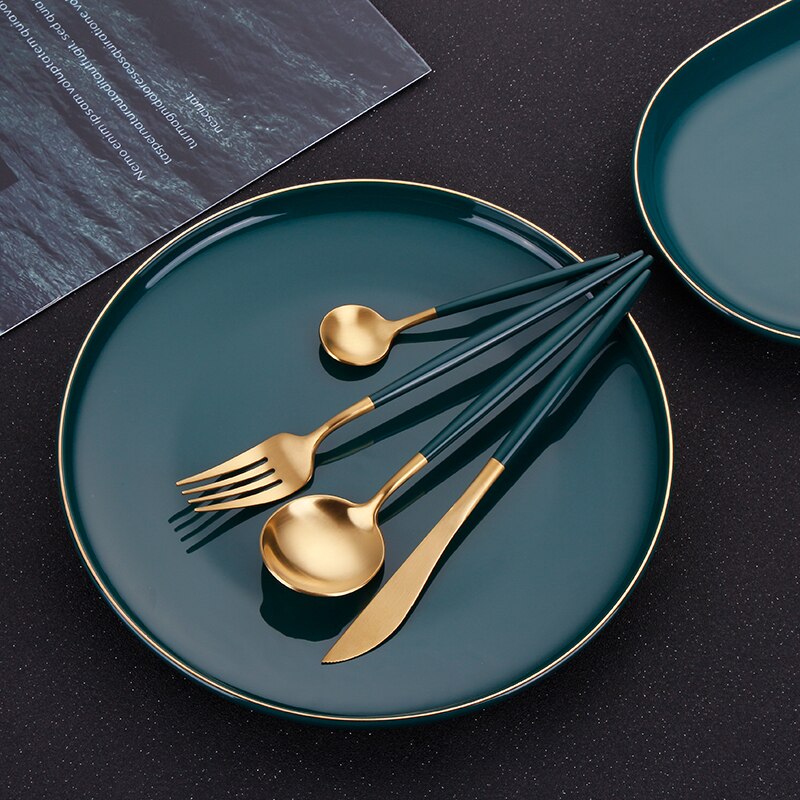 Dinnerware Set - Image 2